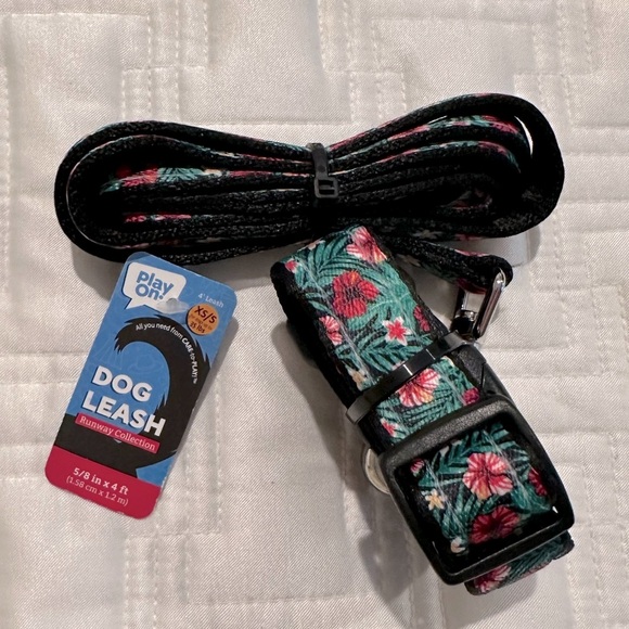 Dog Leash, Collar and 2 Outfits - Picture 2 of 6